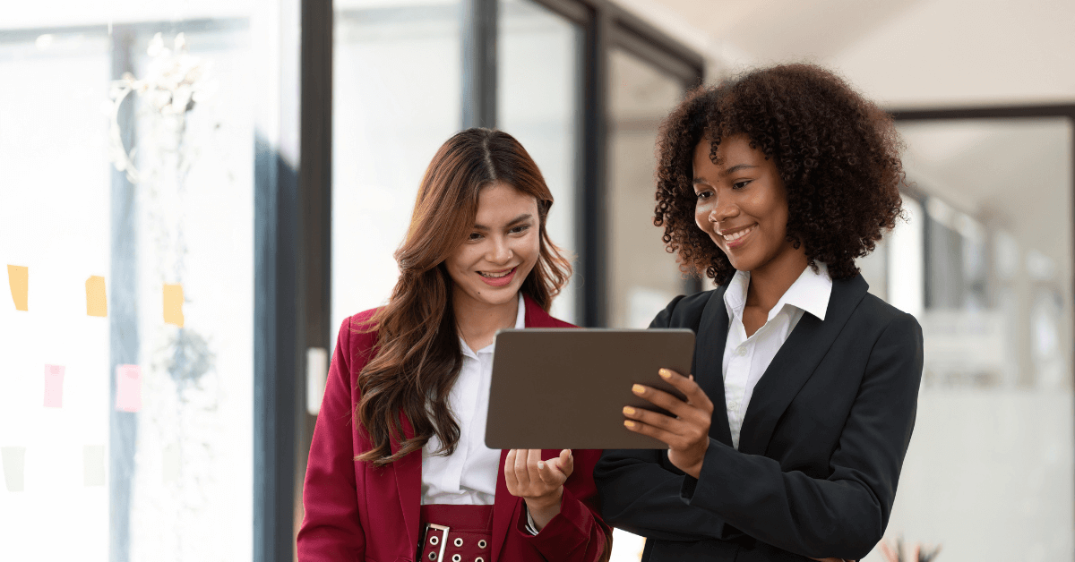 Small business owners ana;yze high performing websites