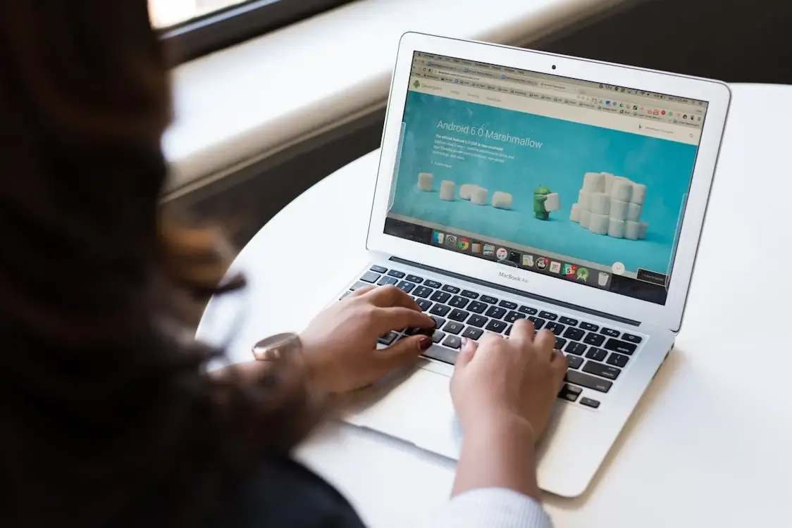 7 Ways How Custom Business Websites Boost Sales illustration