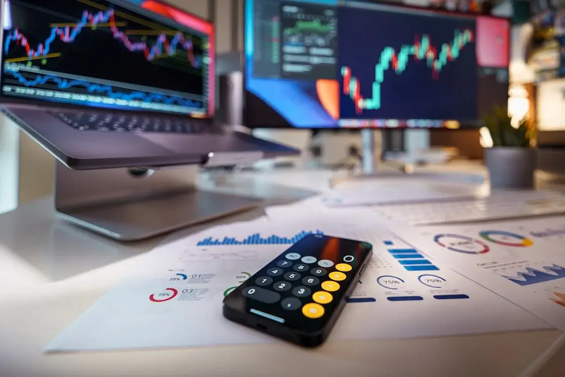 7 Ways How Custom Business Websites Boost Sales illustration