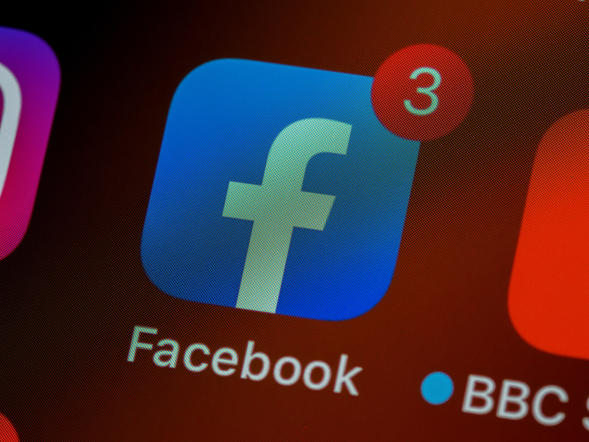 facebook app with a notification badge