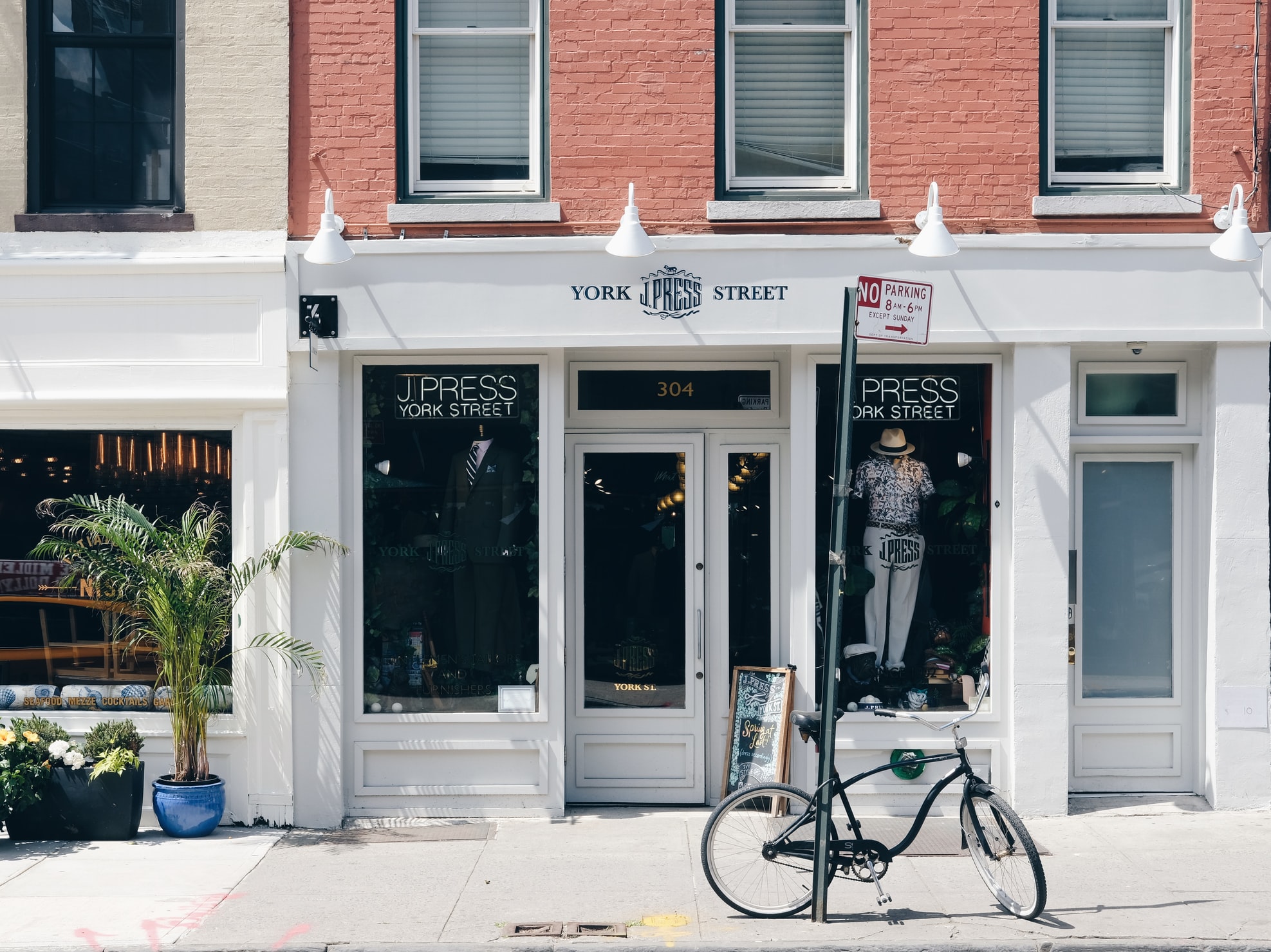10 Ways Local SEO Helps Small Business Gain Customers & Sales illustration
