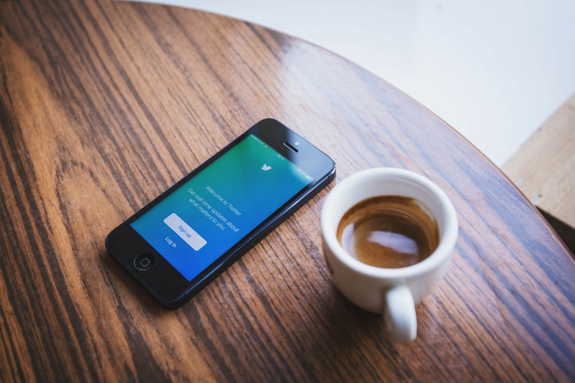 Social Media Round Up: The Latest Instagram, Facebook, and Twitter Updates illustration