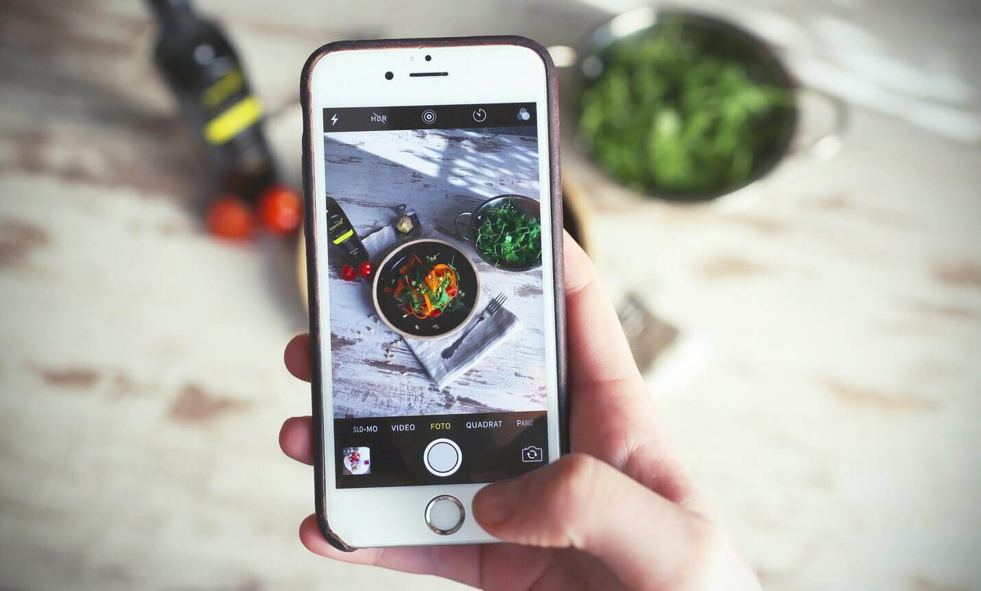 THE VERDICT: Instagram vs. Snapchat, Which is it for You? illustration