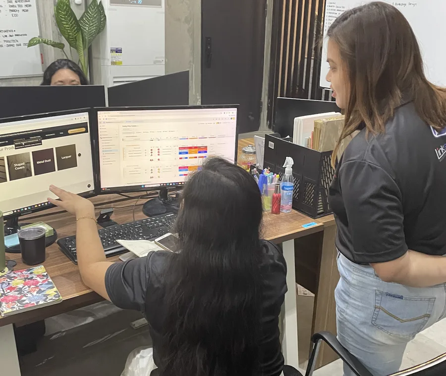 Murphy SEO analysts reviewing a ranking dashboard together at a workstation